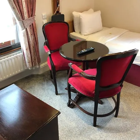 Leeson Apartment *