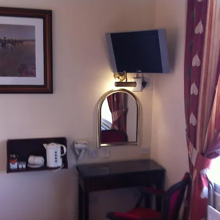Leeson Apartment *