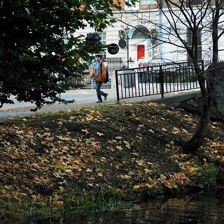 Leeson Bridge Guesthouse
